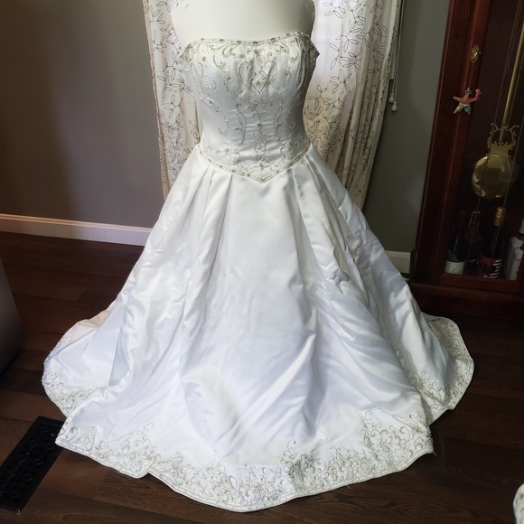 JASMINE HAUTE COUTURE Bridal Gown Wedding Dress White Beaded Strapless Size 10
